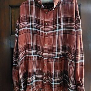 American Eagle Outfitters Red Plaid Casual Shirt